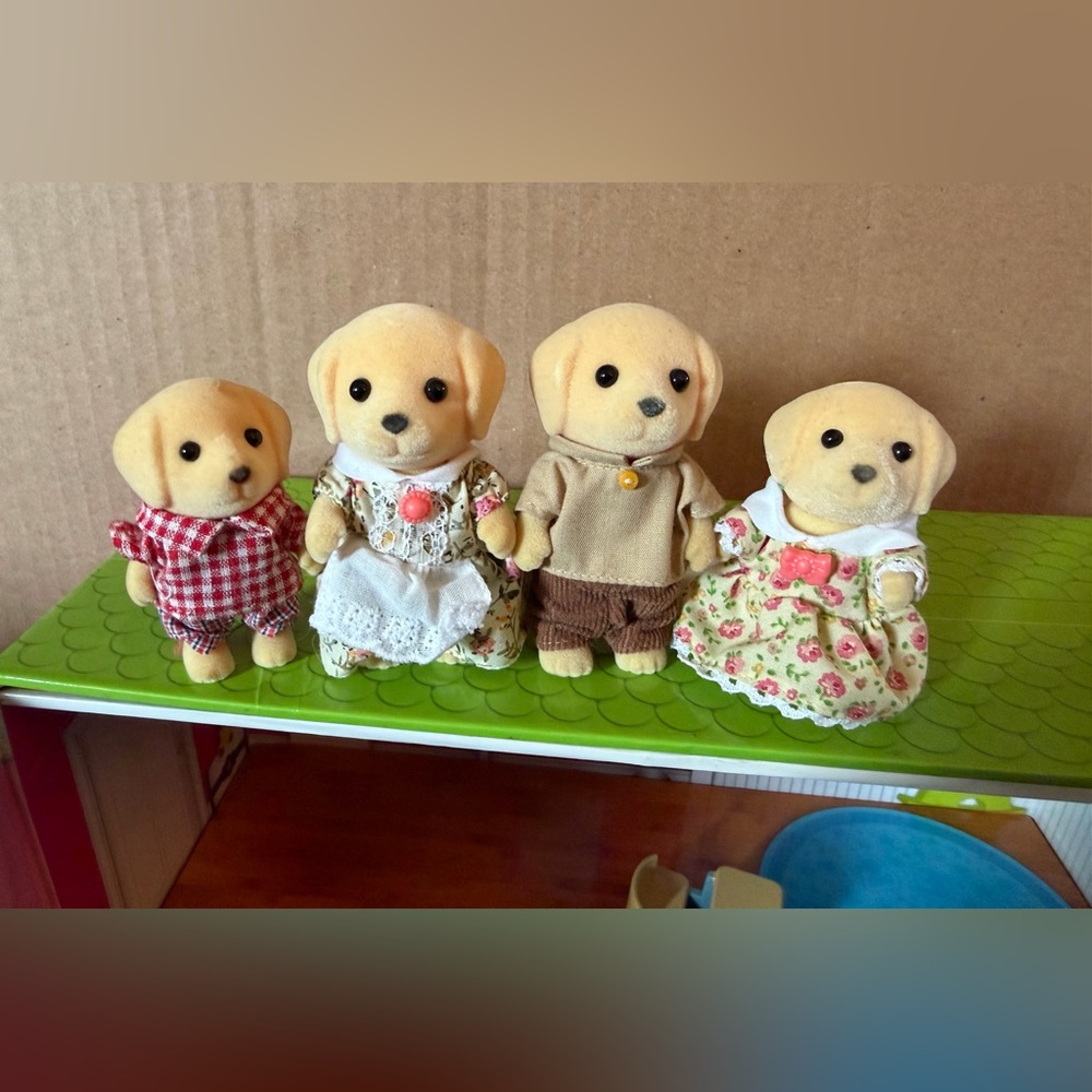 Sylvanian Calico Yellow Lab Family Set